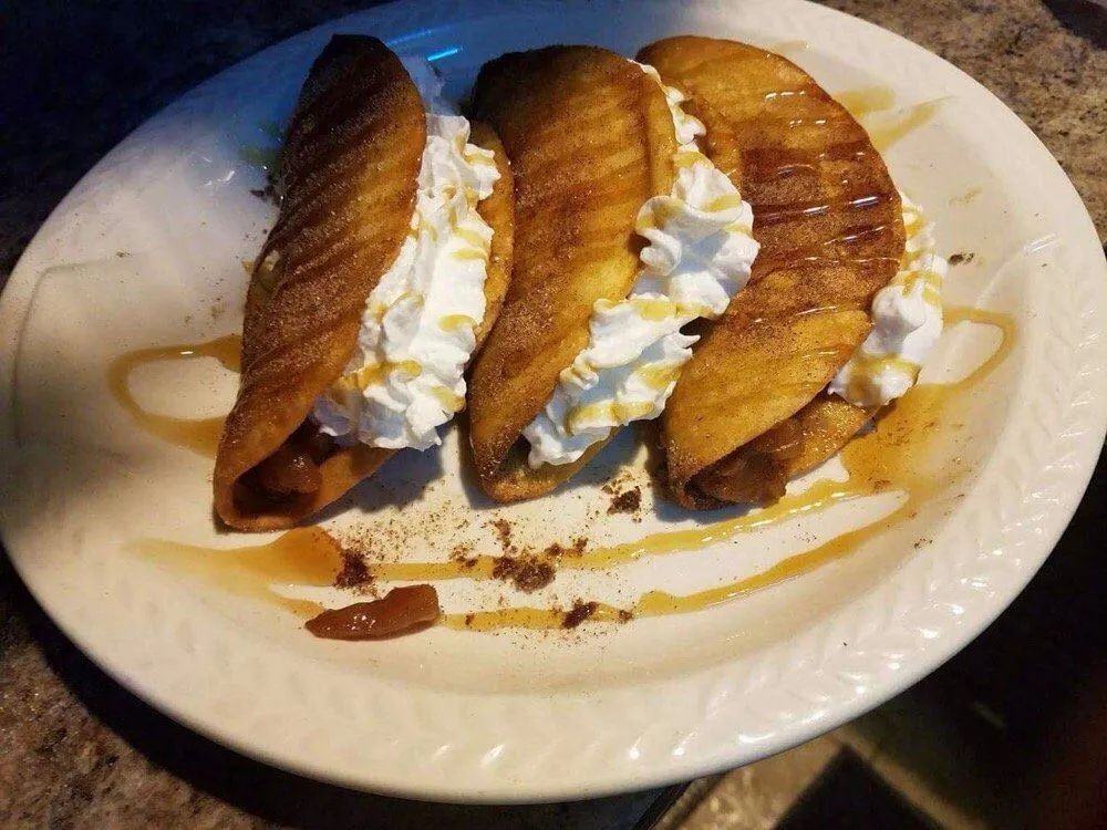 Sweet Apple Taco W Ice Cream