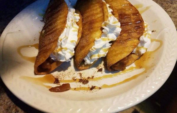 Sweet Apple Taco W Ice Cream