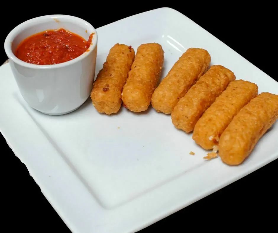 Mozzarella Sticks W Sauce