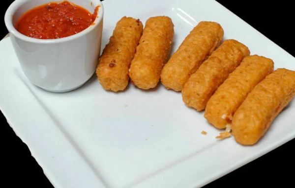 Mozzarella Sticks W Sauce
