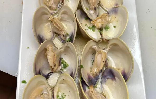 Steamed Clams 12