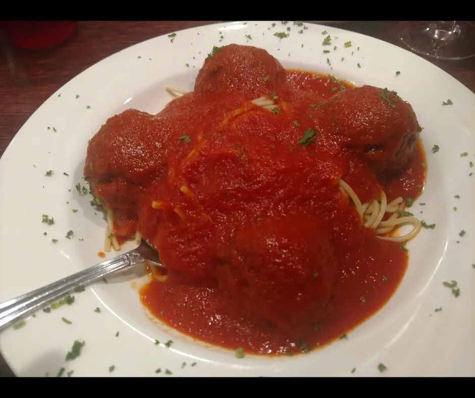 Pasta With Meatballs & Tomato Sauce