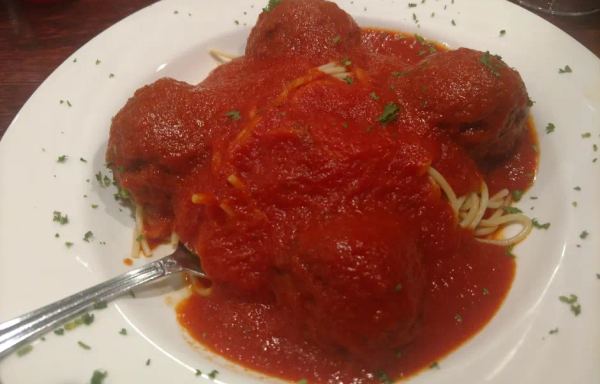 Pasta With Meatballs & Tomato Sauce