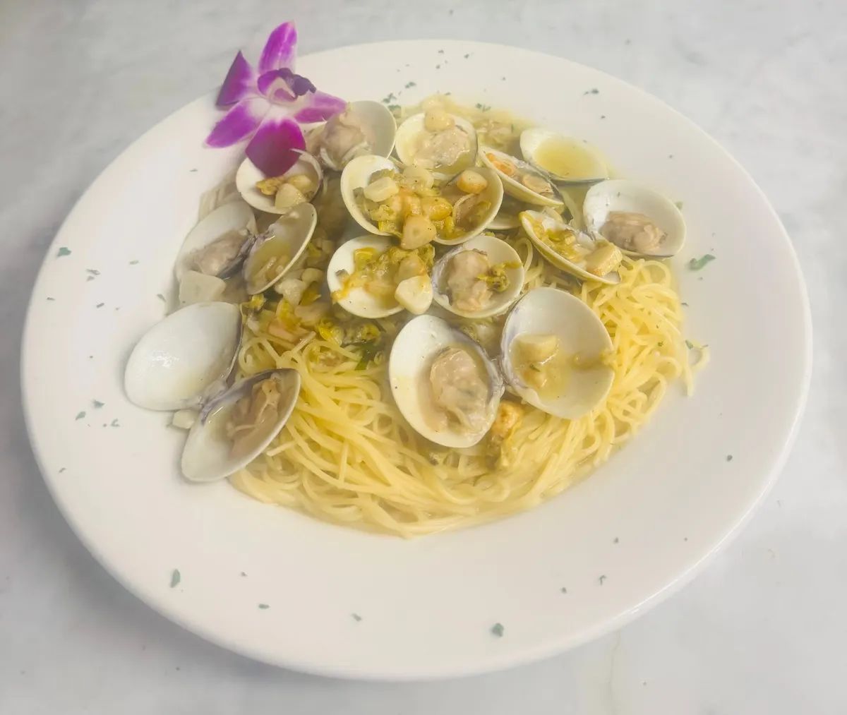 Linguini W White Clam Sauce