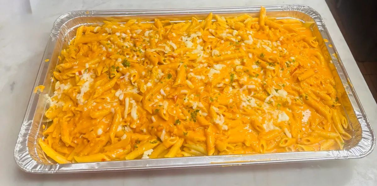 Penne Alla Vodka With Chicken Tray